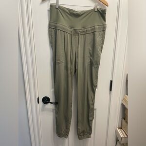 H&M Mama Maternity Women’s Olive Green Cargo Jogger Utility Pants Medium